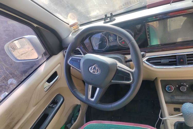 Used CHANGAN KUAYUE Xing V5 
