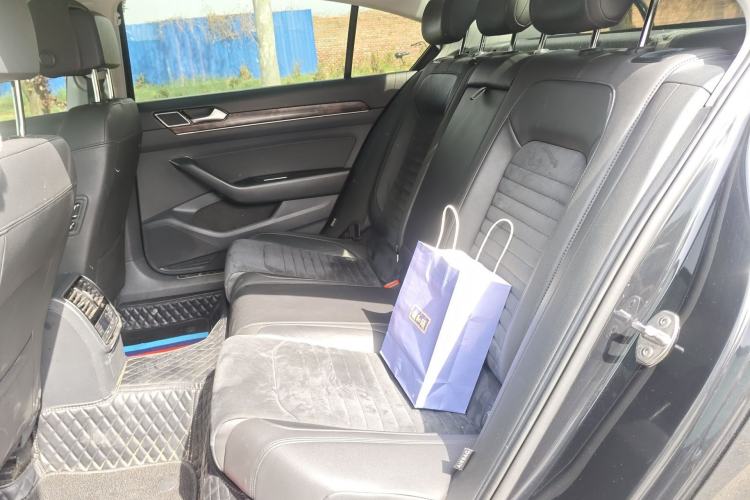 Used Volkswagen Magotan 2017 330TSI DSG Luxury Model Left Rear Seat