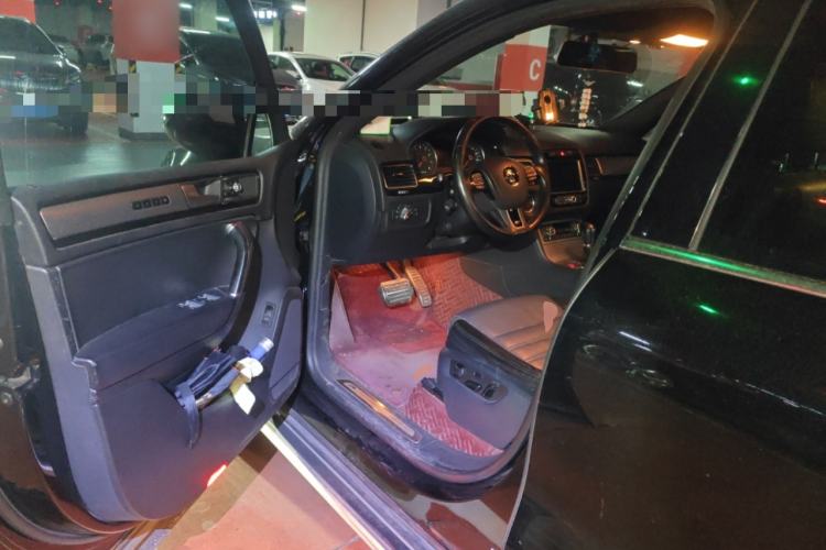 Used Volkswagen Touareg 2011 3.0 TSI High-End Version Driver Seat