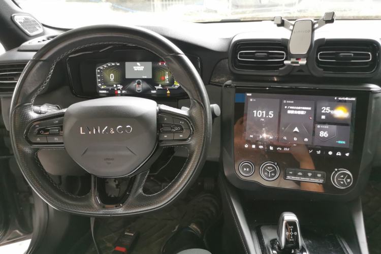 Used Lynk & Co 03 2022 2.0TD DCT JingPro Center Console