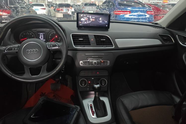 Used Audi Q3 2018 30th Anniversary Edition 30 TFSI Fashion Model Center Console