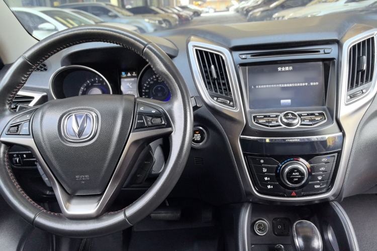 Used CHANGAN CS75 2014 1.8T Automatic Elite Version China V Standard Center Console