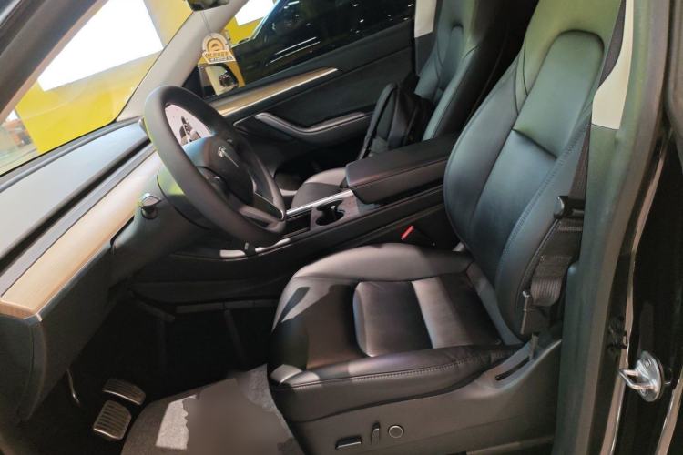 Used Tesla Model Y 2022 Long-Range All-Wheel-Drive Version Left Front Seat