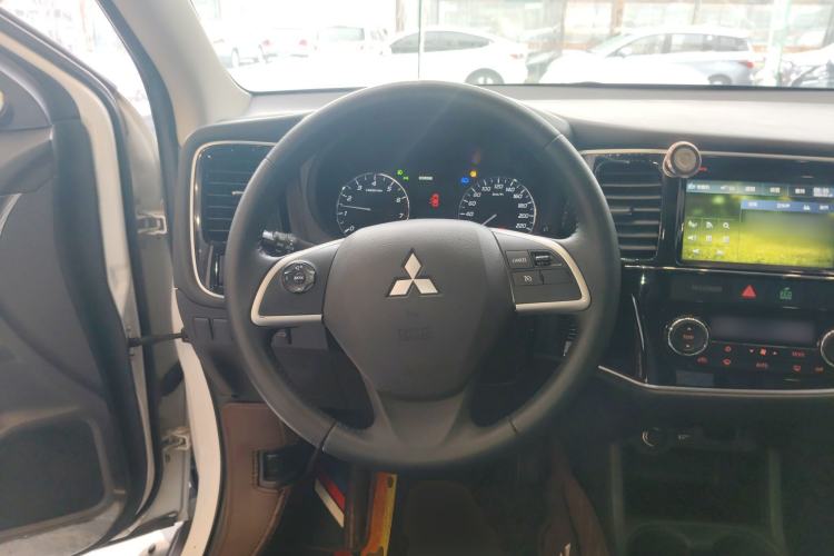 Used Mitsubishi Outlander (Import) 2014 2.4L 4x4 Deluxe Value Edition 7 Seats
