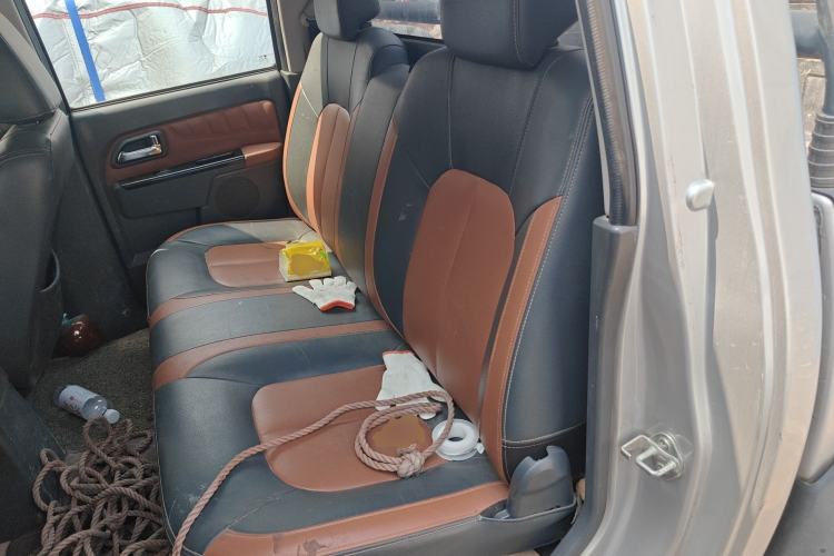 Used Great Wall Wingle 5 2013 2.0T European Version Two-Wheel Drive Elite Edition 6MT Compact Double-Cab GW4D20B
