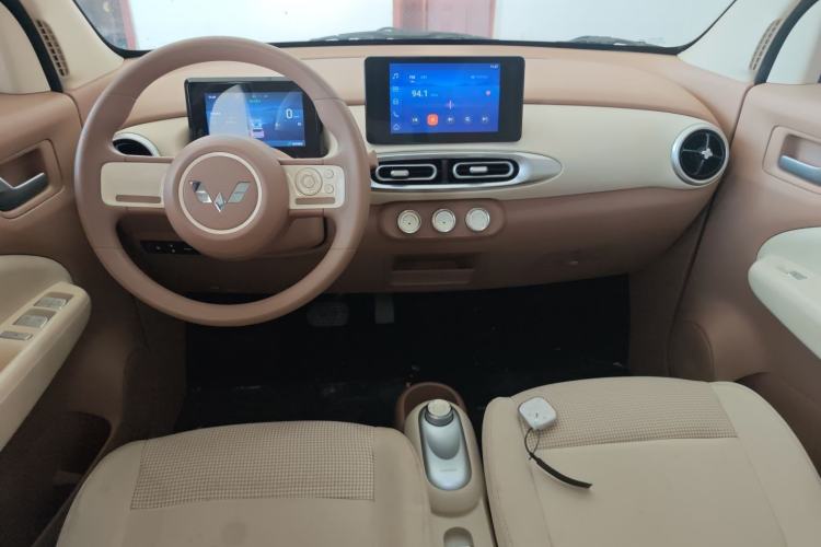 Used Wuling Hongguang MINIEV 2025 Four-Door Version Premium Edition Center Console