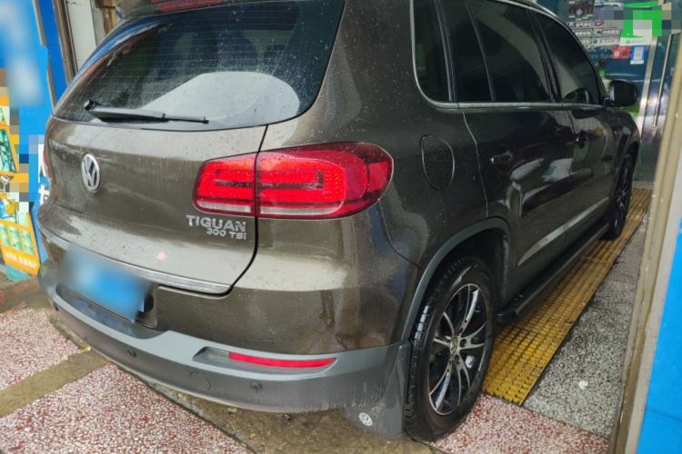 Used Volkswagen Tiguan 2016 300TSI Automatic All-Wheel Drive Luxury Edition Rear Right 45 Deg