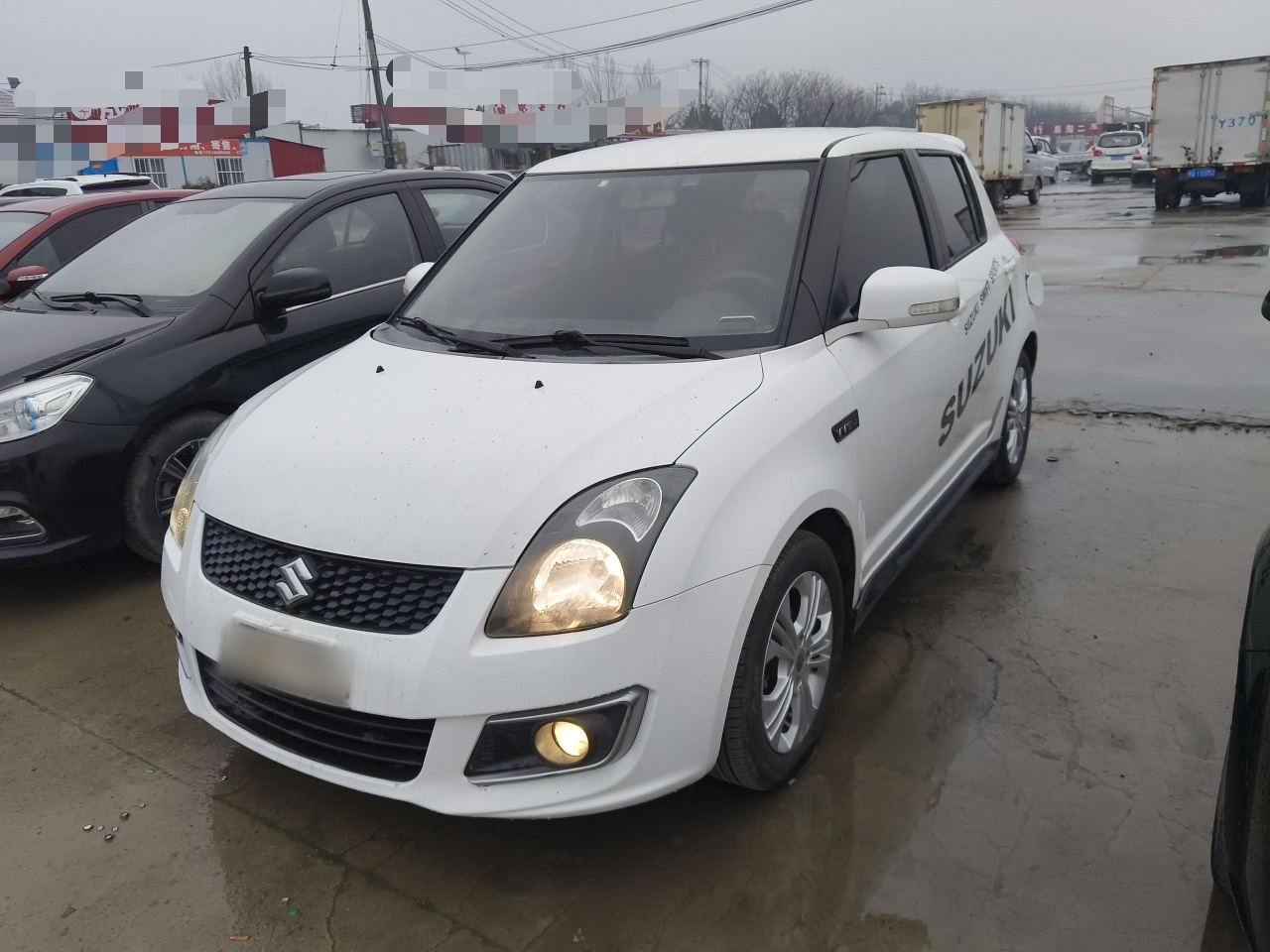 تحت مقدمة السيارة