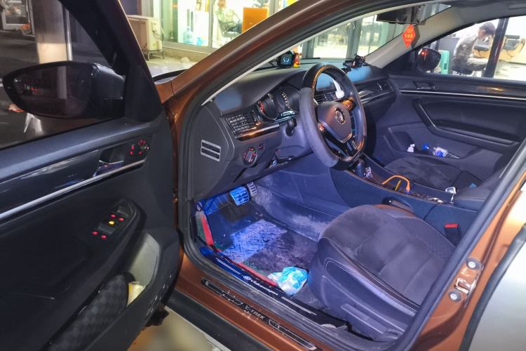 Used Volkswagen C-TREK 2017 230TSI DSG Luxury Model Driver Seat