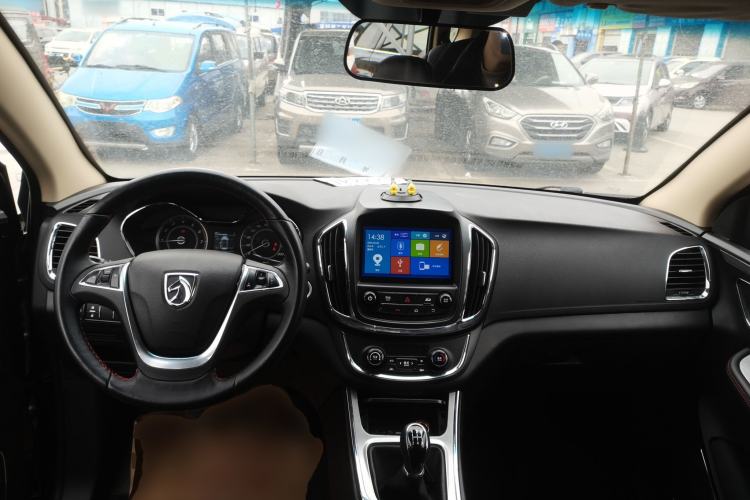 Used Baojun 560 2015 1.8L manual luxury version
