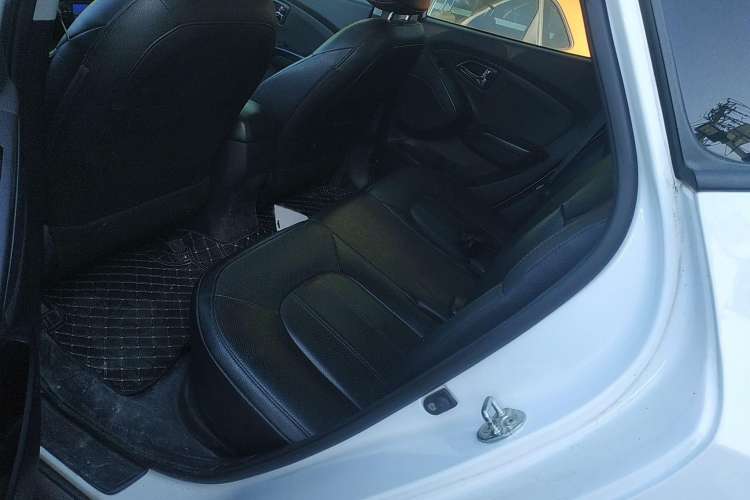 Used Hyundai ix35 2015 2.0L Automatic 2WD Smart Version China V Standard Interior 4