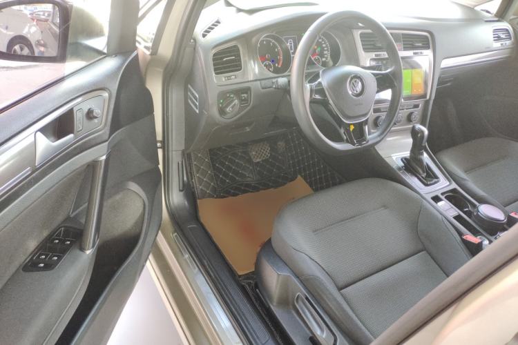 Used Volkswagen Golf 2016 230TSI Automatic Comfort Version
