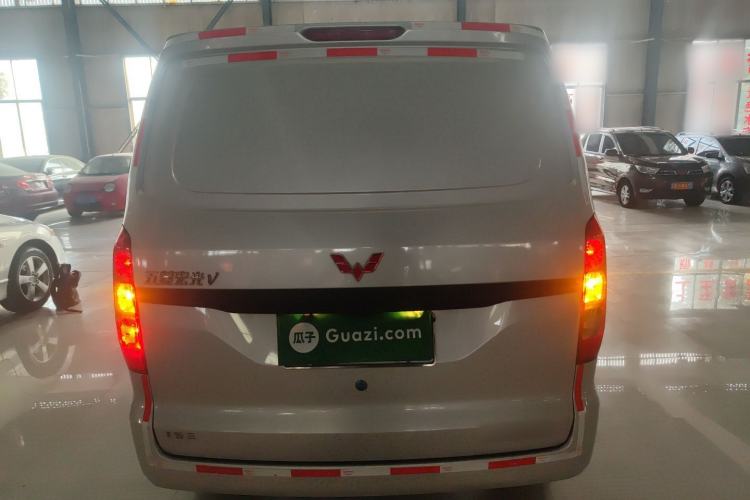 Used Wuling Hongguang V 2022 1.5L Jingqu Edition Enclosed-Window Vehicle with Electric Power Steering LAR