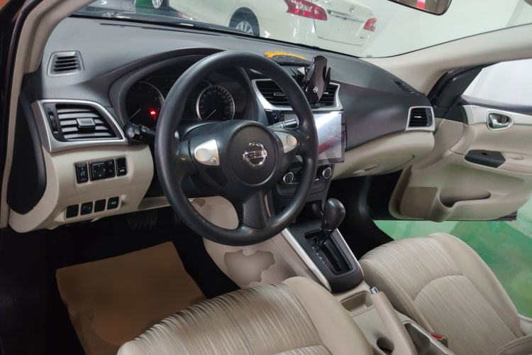 Used Nissan Sylphy 2018 1.6XE CVT Comfort Edition Center Console