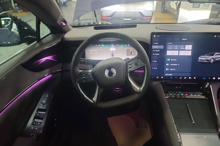 Used Denza Z9 2024 630 km All-Wheel Drive Max Version