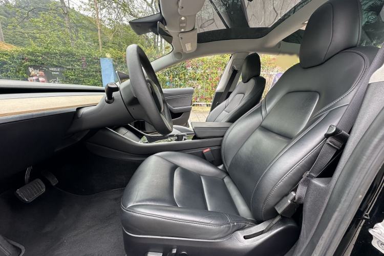 Used Tesla Model 3 2019 Long-Range Rear-Wheel-Drive Version Interior 3