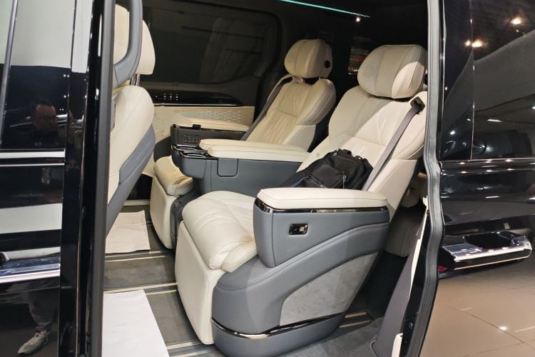 Used Zeekr 009 2024 Six-Seat Executive Version 4WD 108 kWh
