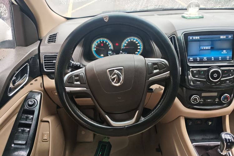 Used Baojun 730 2014 1.5L Manual Luxury Navigation ESP Version 7 Seats
