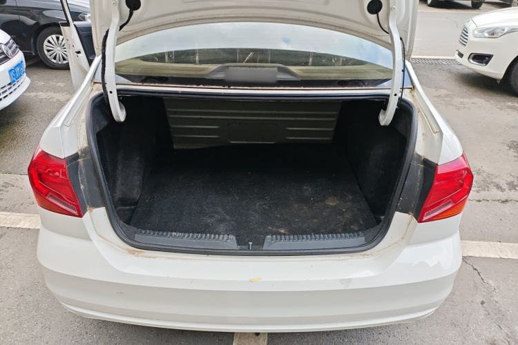 Used Volkswagen Jetta 2017 1.5L Manual Fashion Edition Trunk