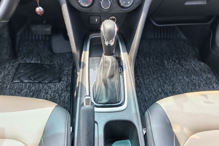 Used Chevrolet Monza 2020 320 Automatic Enjoyment Edition Gear Lever