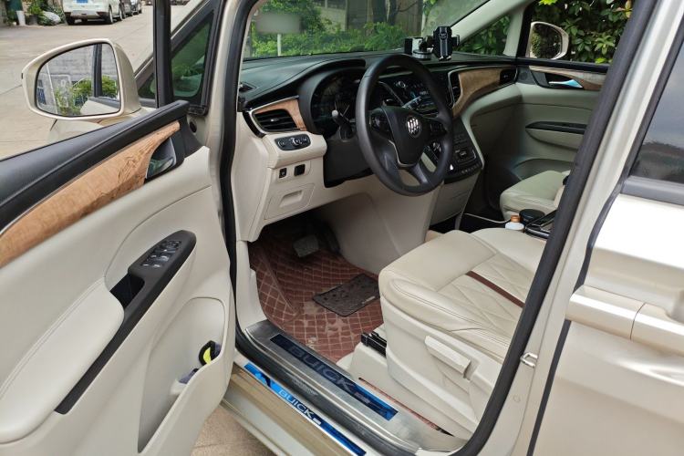 Used Buick GL8 2018 28T Luxury Model China VI Standard Driver Seat