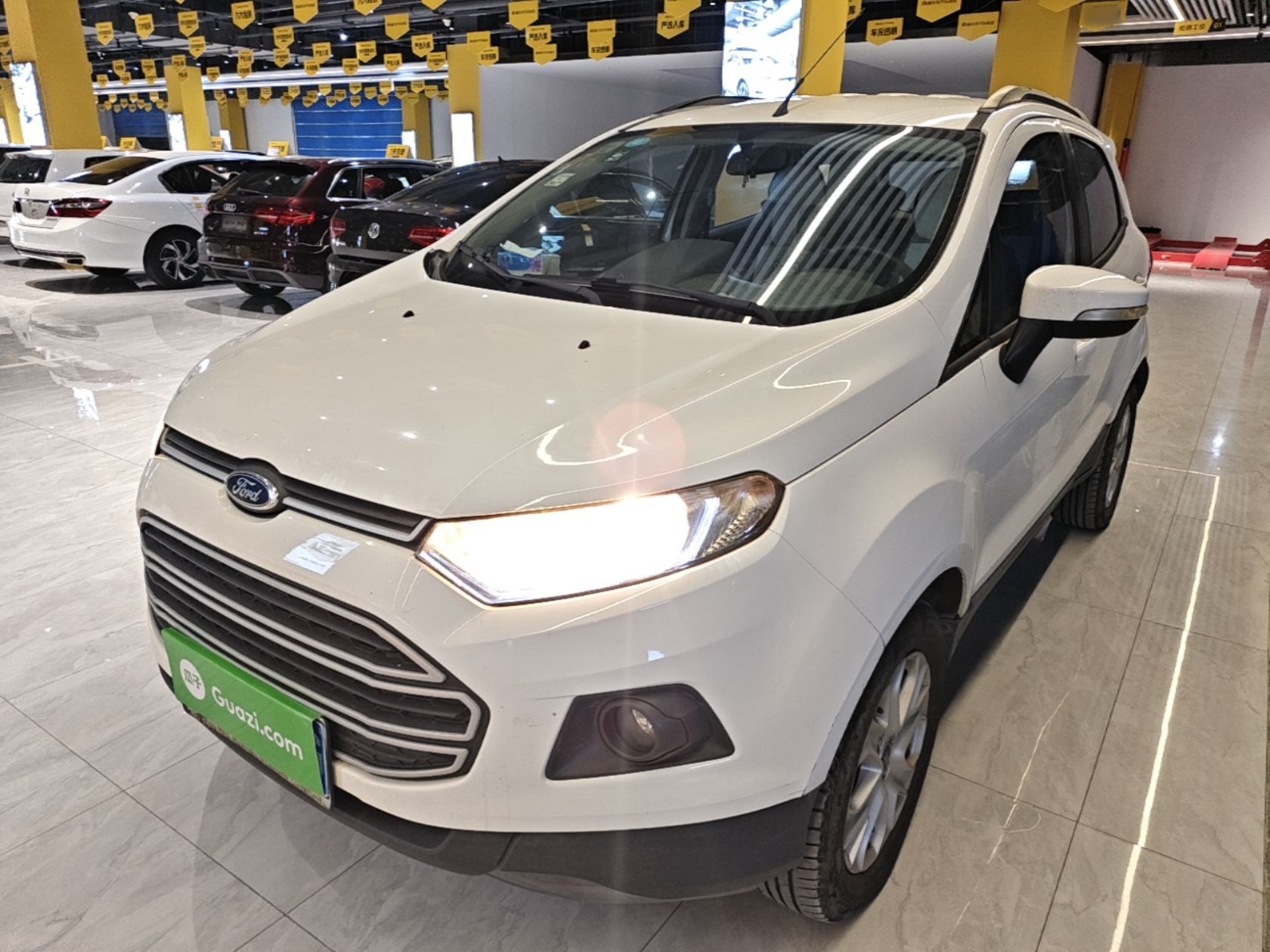 Под передней частью автомобиля