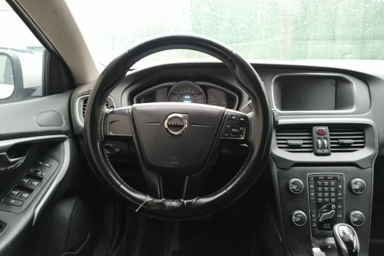 Used Volvo V40 2017 T3 Smart Edition
