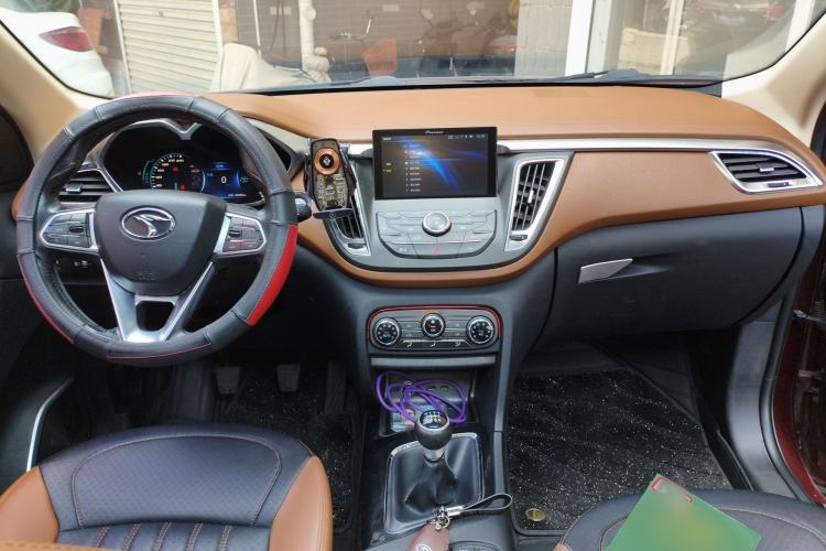 Used Soueast DX7 2017 1.5T Manual Luxury Model Center Console