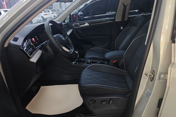 Used Volkswagen Tiguan L 2025 Model, Outstanding Version, 300TSI Automatic Two-Wheel Drive Longteng Edition