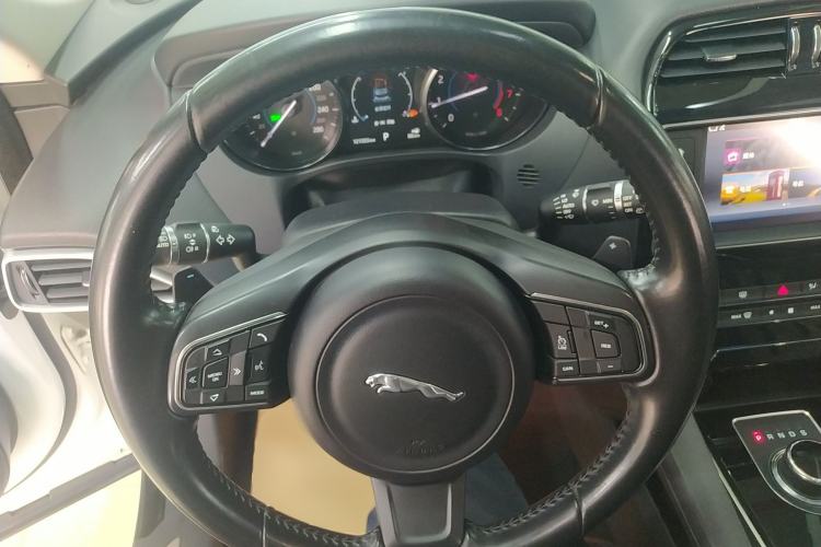 Used Jaguar F-PACE 2016 2.0T Two-Wheel Drive Urban Luxury Edition