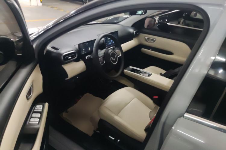 Used Wuling Bingo PLUS 2024 330 km Range Five-Seater Version