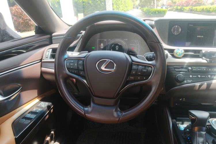 Used Lexus ES 2020 300h Premier Edition
