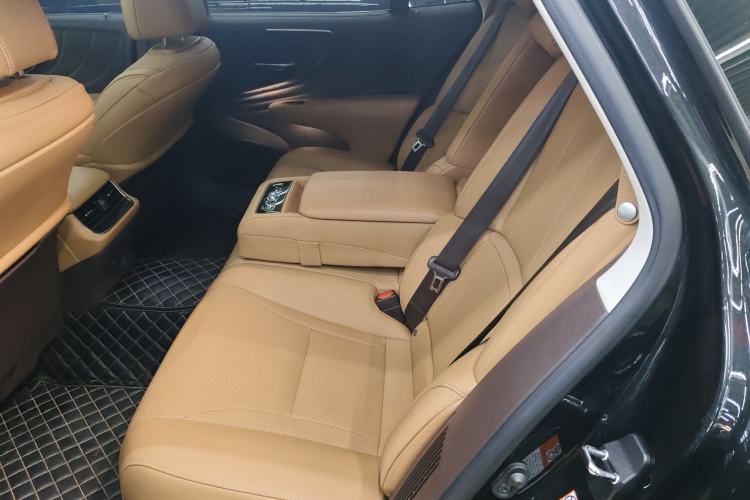 Used Lexus LS 2020 500h Excellence Edition China VI standard