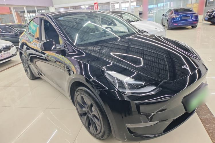 Used Tesla Model Y 2023 Long-Range All-Wheel-Drive Version Front Right 45 Deg