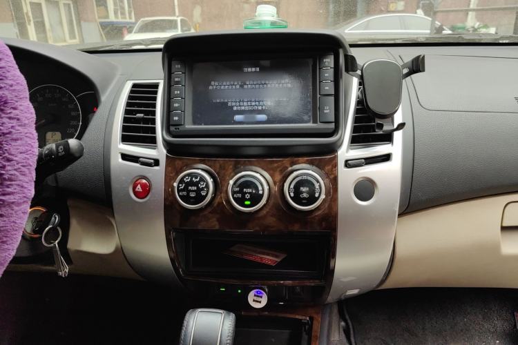 Used Mitsubishi Pajero Sport 2013 3.0L Automatic 4x4 Flagship Edition Audio And AC Panel