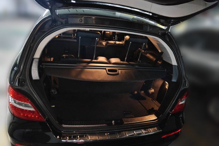 Used Mercedes-Benz R-Class 2017 R 320 4MATIC Business Edition Prestige Model
