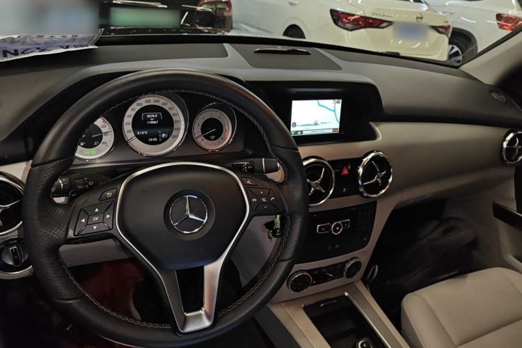 Used Mercedes-Benz GLK-Class 2013 GLK 300 4MATIC Dynamic Sunroof Model
