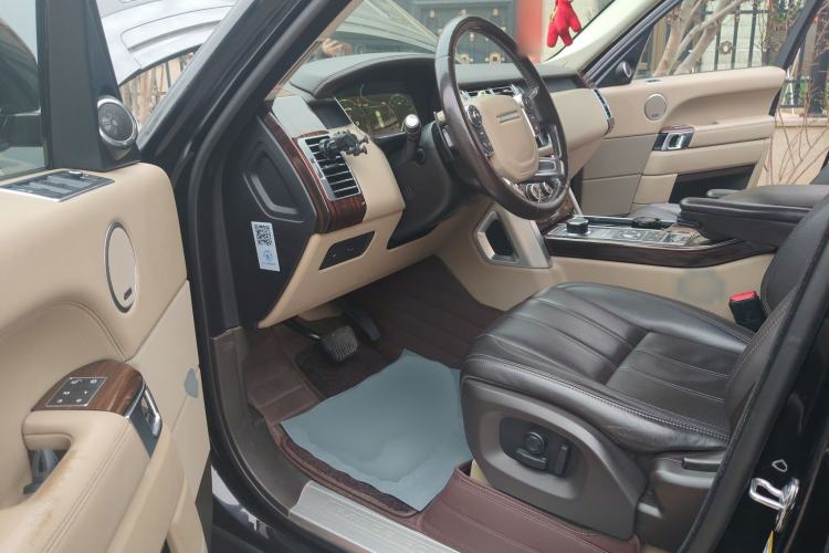Used Land Rover Range 2016 3.0 SC V6 Vogue Interior 3