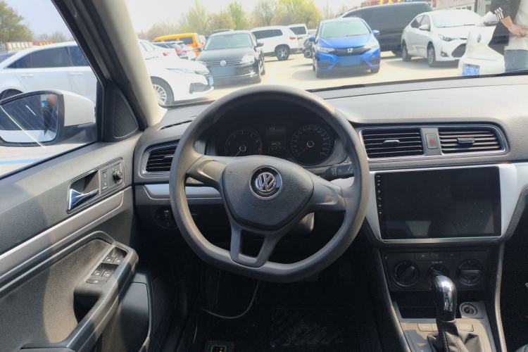 Used Volkswagen Gran Lavida 2015 1.6L Automatic Fashion Edition Steering Wheel