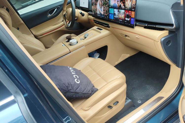 Used VOYAH Dream 2025 PHEV Four-Wheel Drive Prestige Kunpeng Edition
