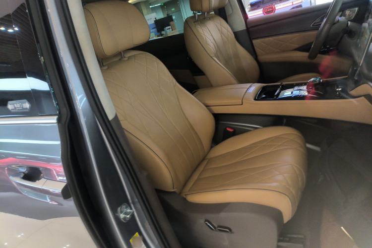 Used Denza D9 2022 EV 600 Four-Wheel Drive Prestige Model