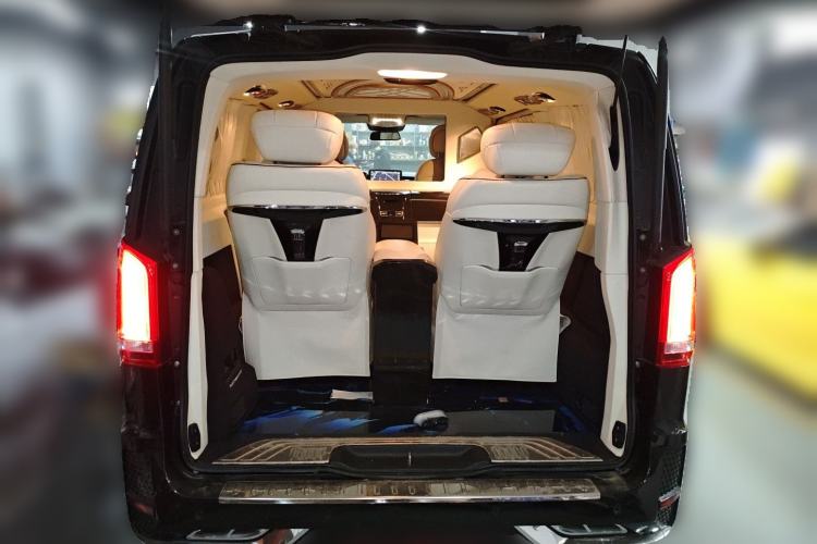 Used Mercedes-Benz V-Class 2022 V 260 Avantgarde Edition Trunk