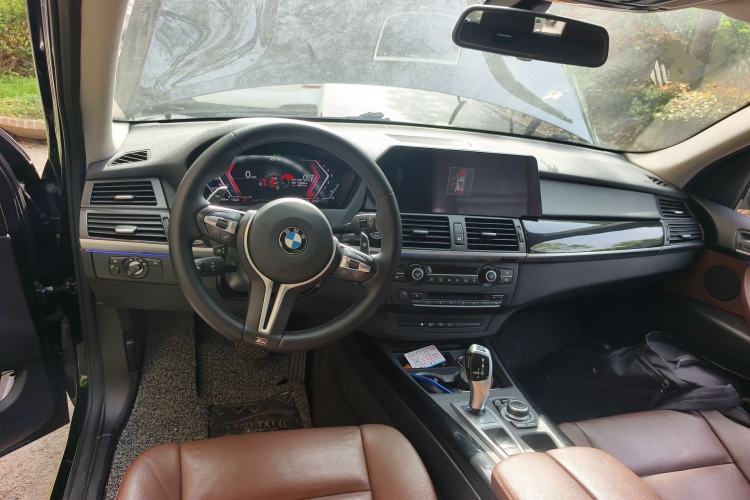 Used BMW X5 2011 xDrive35i Leading Model Center Console