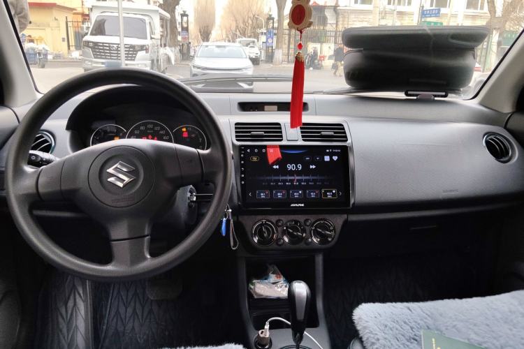 Used Suzuki Swift 2014 1.5L Automatic Fashion Edition Center Console