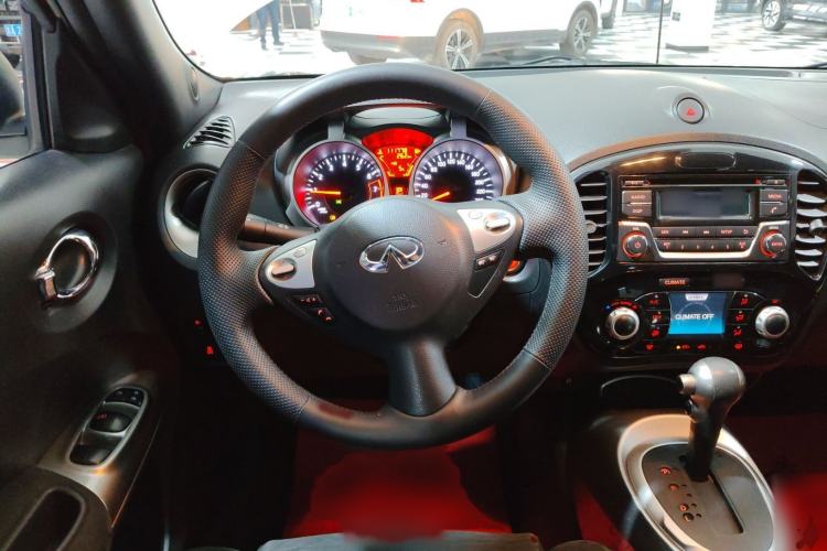 Used Infiniti ESQ 2014 1.6L Spontaneous Edition
