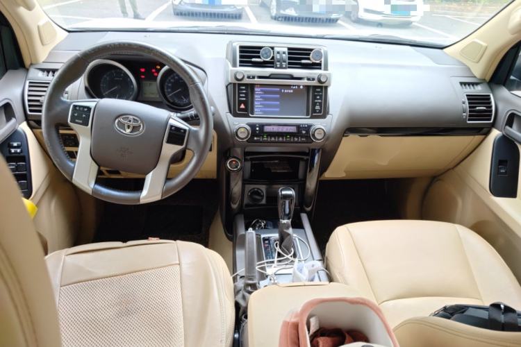 Used Toyota Prado 2016 2.7L Automatic Standard Edition Center Console