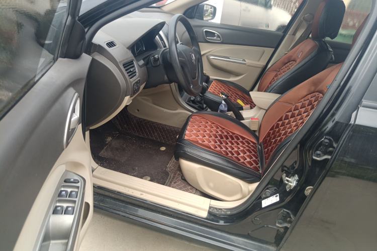 Used Baojun 630 2014 1.5L manual standard version Driver Seat