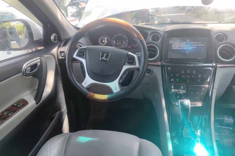 Used Luxgen Great 7 SUV 2015 2.2T Two-Wheel-Drive ZhiZun Version Steering Wheel