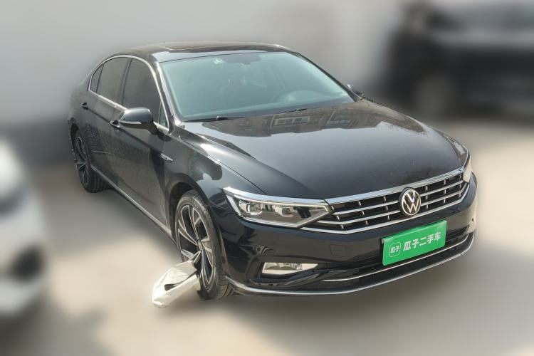 Used Volkswagen Magotan 2020 330TSI DSG Luxury Edition Front Right 45 Deg