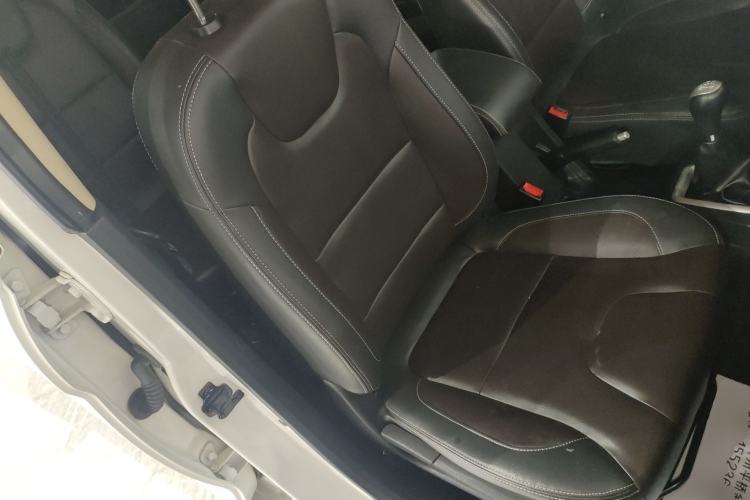 Used Dongfeng Fengon 330 2019 1.5L 330S Manual Comfort Version China VI Standard